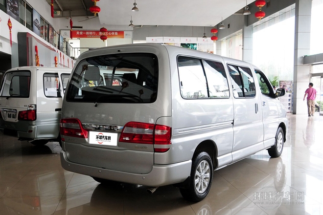 2010款 2.4L-3代 尊領豪華型長軸11座4RB2