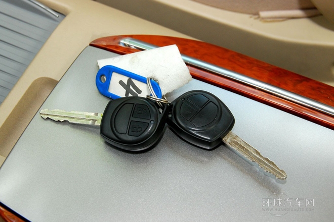 2010款 2.7L-3代 御領豪華型長軸9座2TR