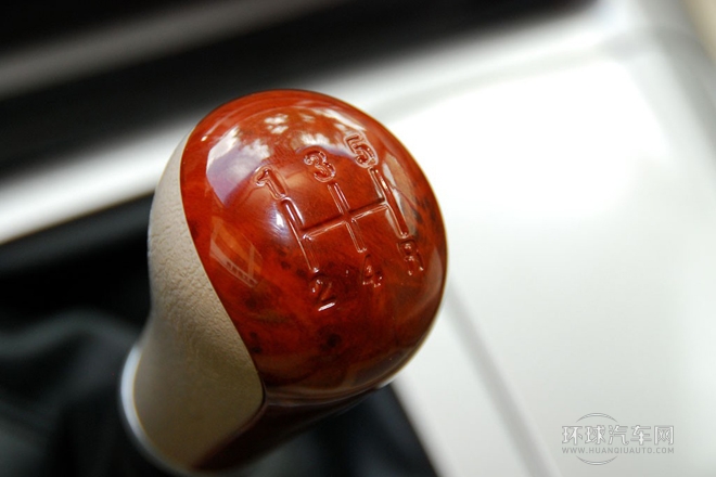 2010款 2.7L-3代 御領豪華型長軸9座2TR