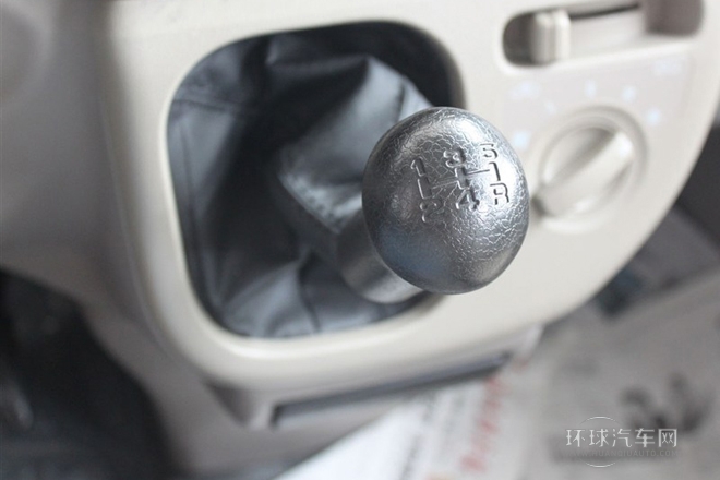 2010款 1.2L手動舒適型 陽光版