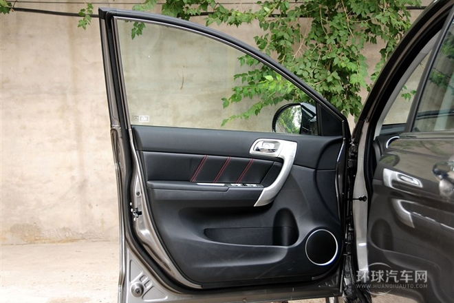 2013款 升級版 1.5T 手動兩驅尊貴型