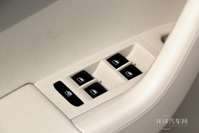 2015款 1.6L 手動逸俊版