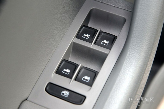 2015款 1.6L 自動逸俊版