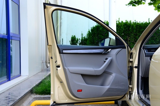 2015款 1.6L 自動逸俊版