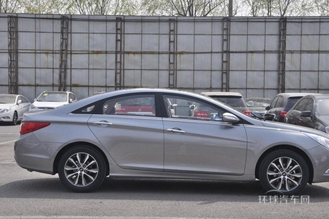 2014款 2.0L 自動豪華版