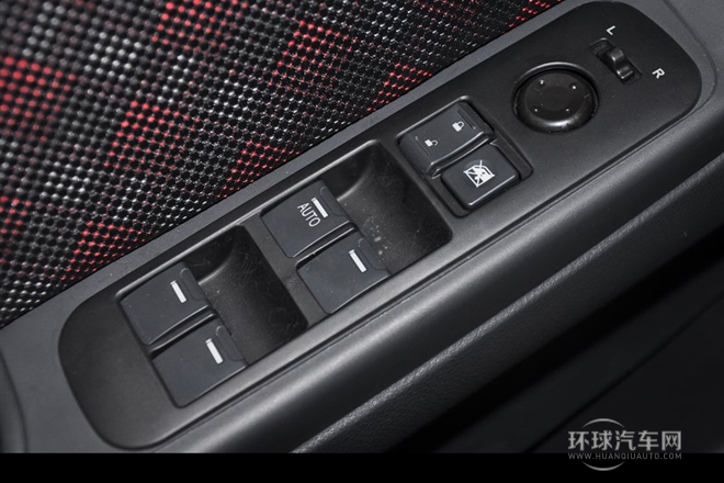 2014款 兩廂 1.5L 自動理想型