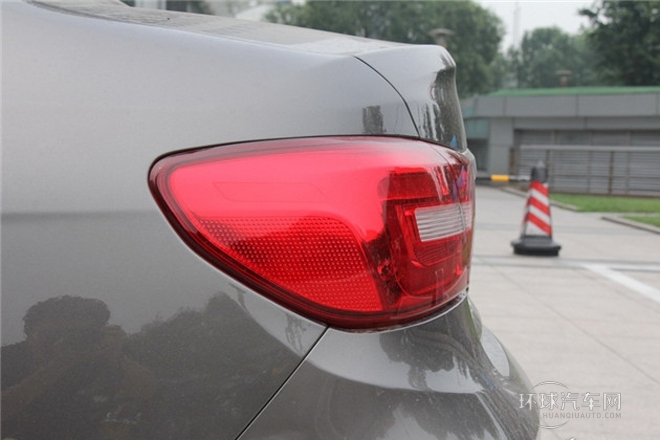 2013款 1.5T 手動(dòng)尊貴型