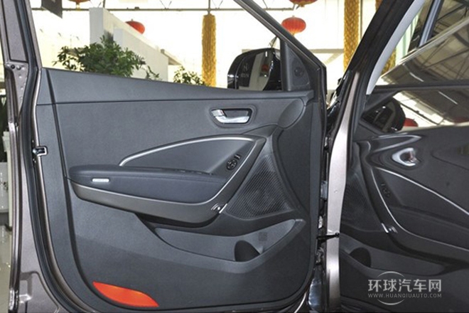 2013款 3.3L 7座豪華版