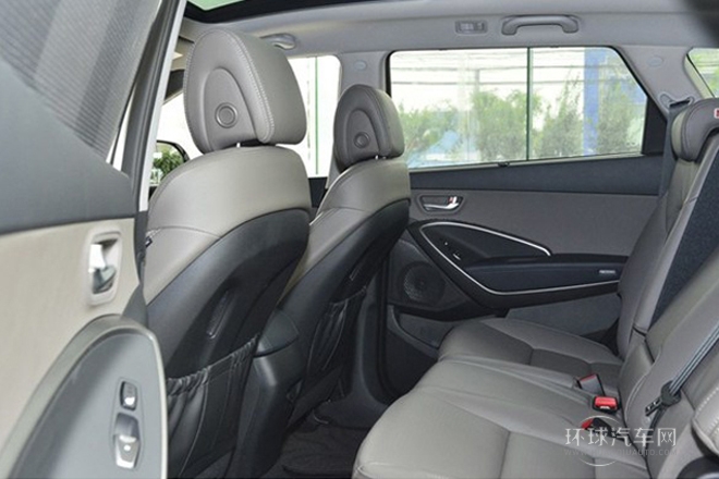 2013款 3.3L 7座豪華版