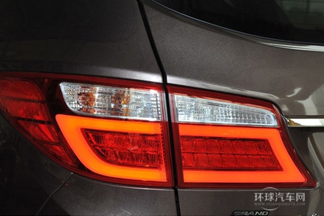 2013款 3.3L 7座豪華版