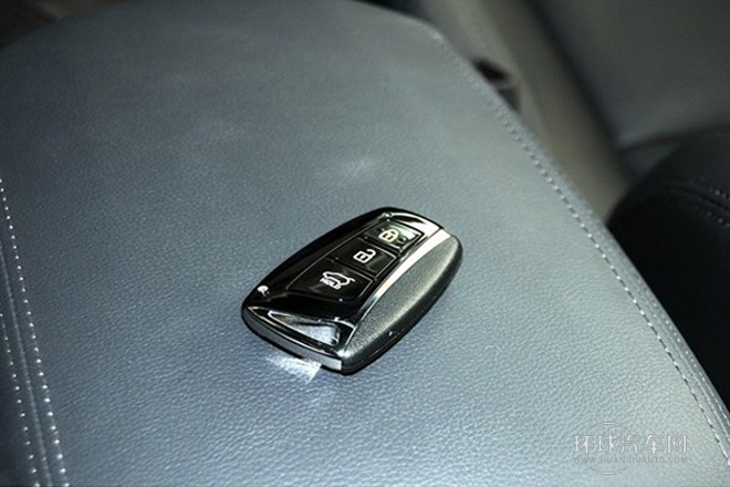 2013款 3.0L 6座舒適版