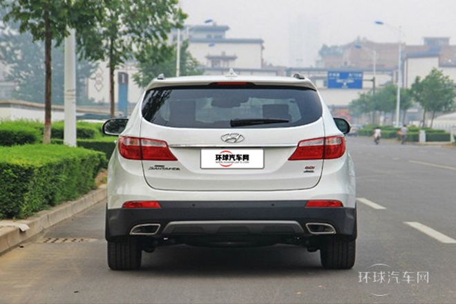 2013款 2.2T 7座棕色內(nèi)飾旗艦版