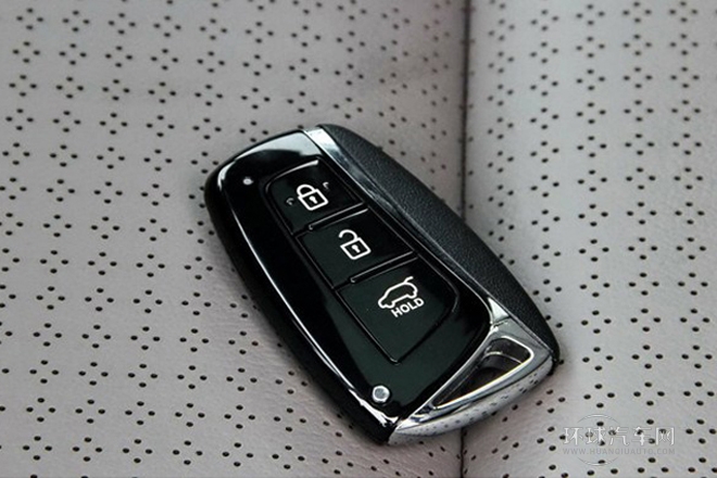 2013款 2.2T 6座棕色內(nèi)飾旗艦版