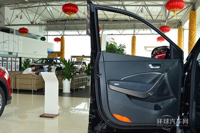 2013款 2.2T 6座豪華版