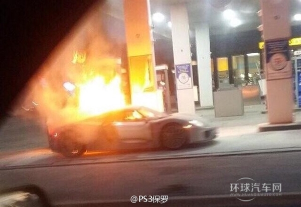 全球918輛 一輛保時捷918 Spyder在加拿大自燃
