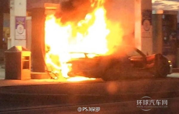 全球918輛 一輛保時捷918 Spyder在加拿大自燃