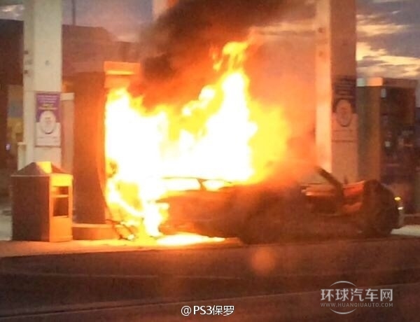 全球918輛 一輛保時捷918 Spyder在加拿大自燃