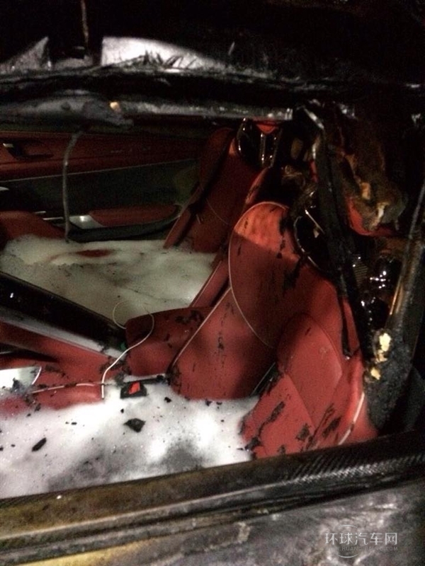 全球918輛 一輛保時捷918 Spyder在加拿大自燃