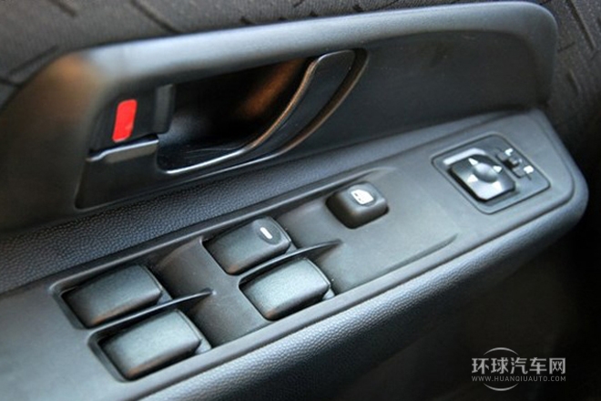 2013款 經(jīng)典版 2.0L 四驅(qū)標(biāo)準(zhǔn)型