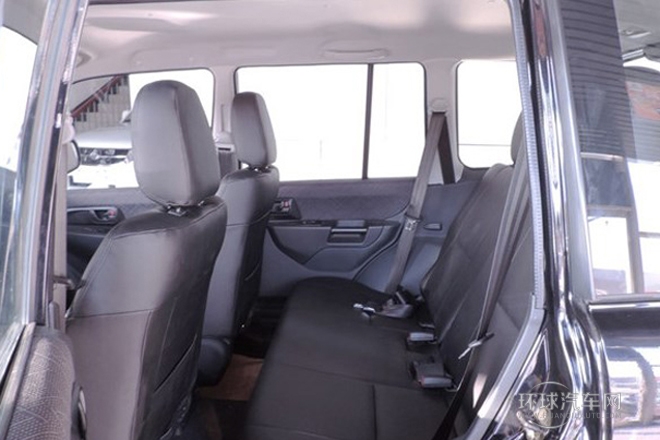 2013款 經(jīng)典版 2.0L 四驅(qū)標(biāo)準(zhǔn)型