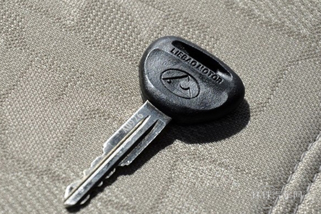 2014款 2.4L 手動兩驅(qū)