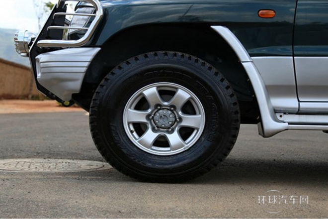 2013款 2.2L 手動(dòng)四驅(qū)標(biāo)準(zhǔn)型