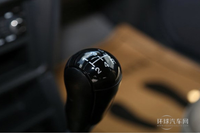 2013款 2.2L 手動(dòng)四驅(qū)標(biāo)準(zhǔn)型