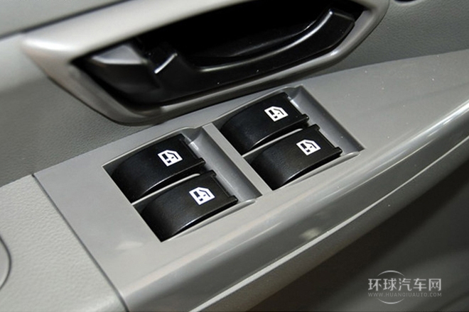 2013款 改款 1.5L 手動(dòng)舒適型7座 國(guó)IV