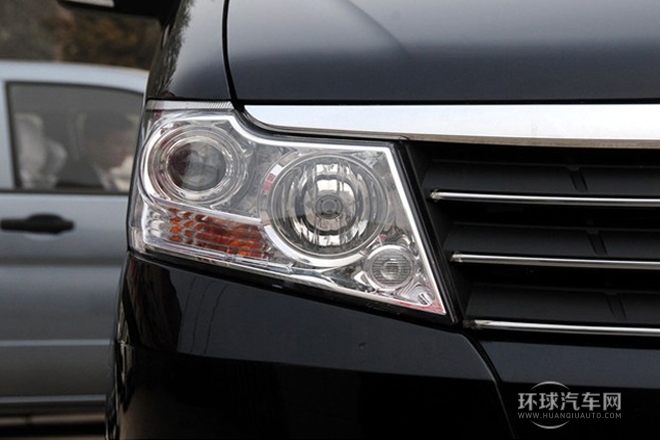 2013款 改款 1.5L 手動豪華型7座 國IV