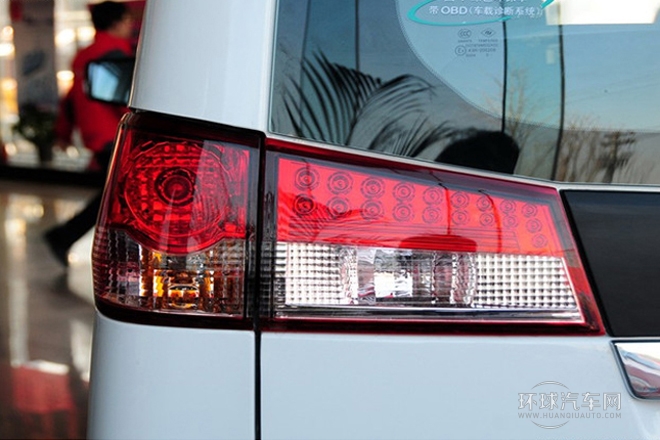 2013款 改款 1.5L 手動(dòng)舒適型7座 國(guó)V