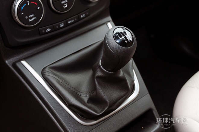 2013款 2.0L 手動舒適型