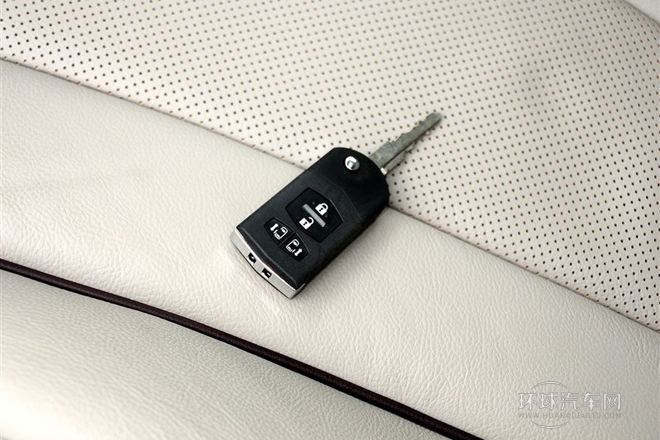 2013款 2.0L 自動豪華型