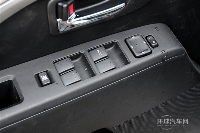 2013款 2.0L 自動豪華型