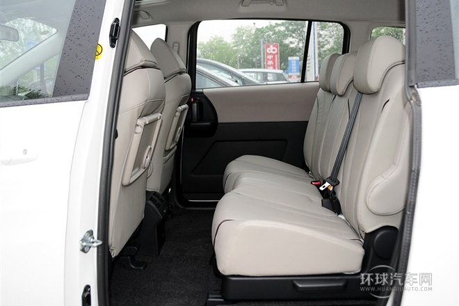 2013款 2.0L 自動豪華型