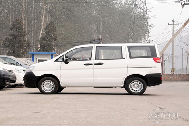 2013款 改款 1.5L 手動標準型5座 國V