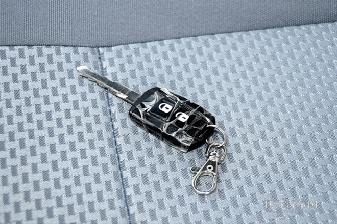 2013款 改款 1.6L 手動(dòng)舒適型7座 國(guó)V