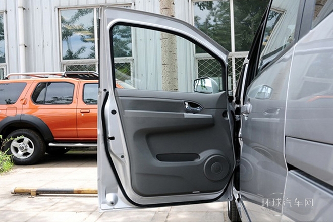 2012款 2.0L 自動豪華型7座