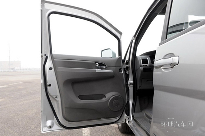 2012款 2.0L 自動旗艦型7座