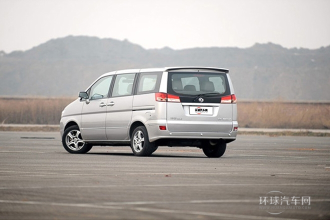 2012款 2.0L 自動旗艦型7座