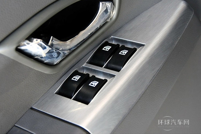 2011款 2.0L 手動舒適型7座