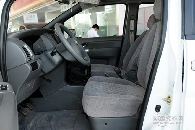 2011款 2.0L 手動(dòng)舒適型7座