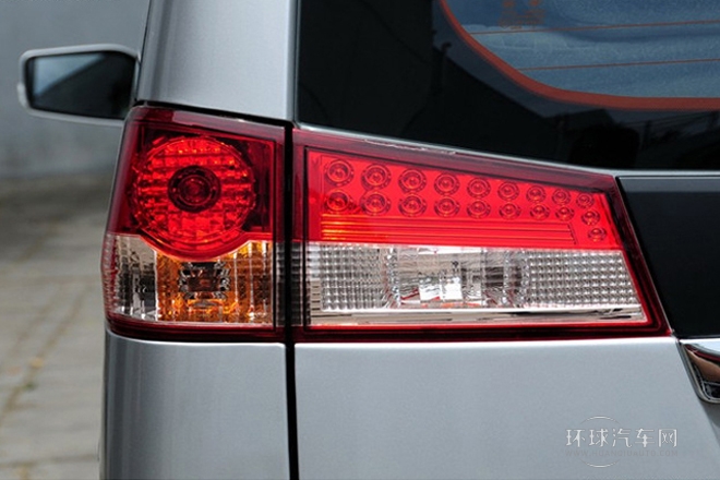 2011款 2.0L 手動豪華型7座