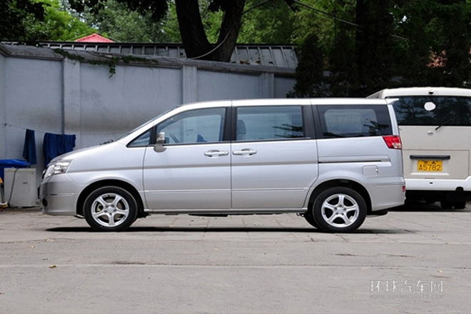 2011款 2.0L 手動豪華型7座