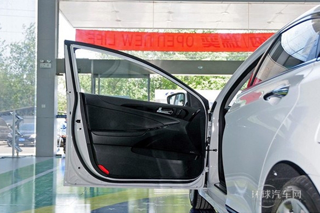 2014款 2.4L 自動領(lǐng)先版 國V