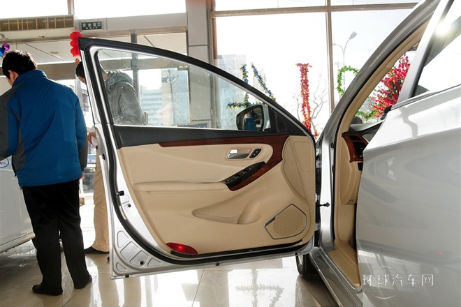 2014款 2.0L 手動舒適型