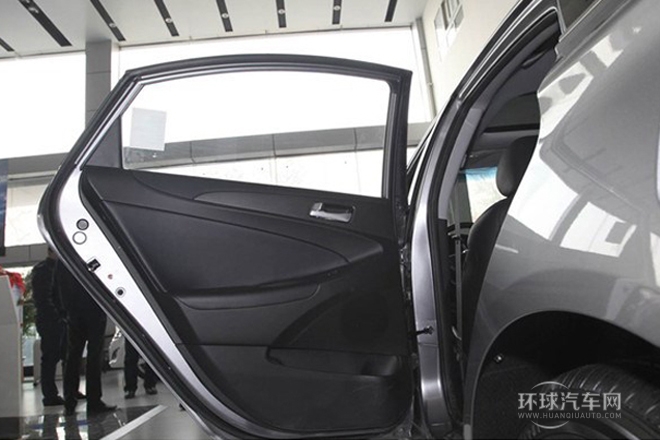 2013款 2.0L 自動(dòng)領(lǐng)先版