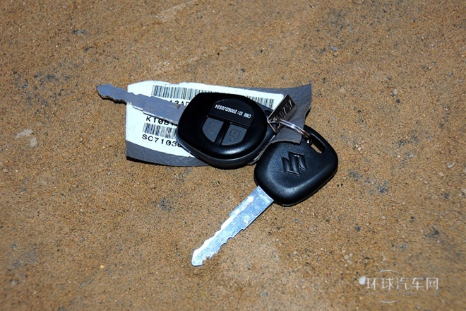 2013款 1.0L 自動豪華型