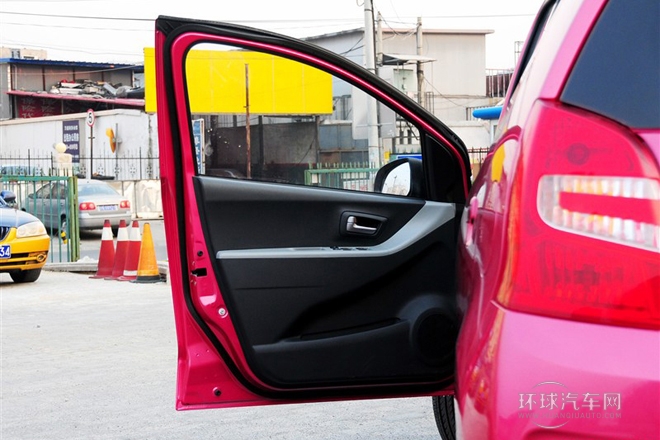 2013款 1.0L 自動豪華型