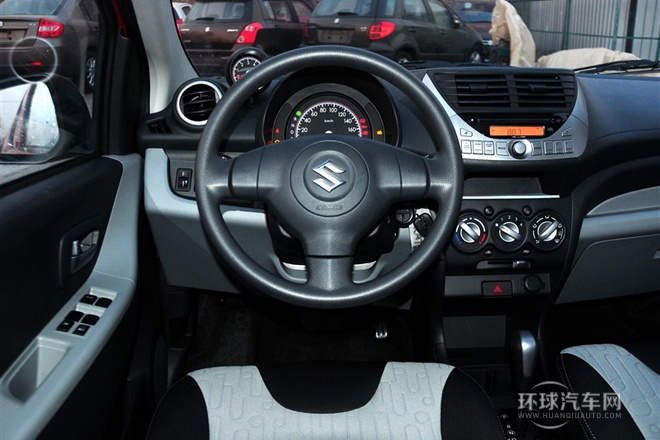 2013款 1.0L 自動(dòng)豪華型