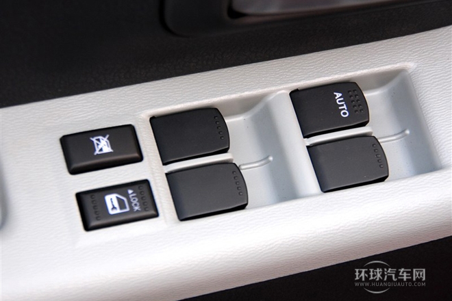 2013款 1.0L 手動(dòng)豪華型